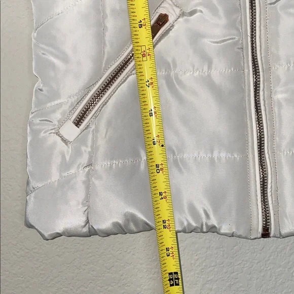 🎱Buckle day trip cream puffer vest! - Picture 4 of 8